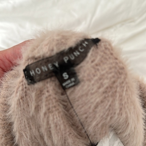 V Neck Faux Sweater - Picture 3 of 4